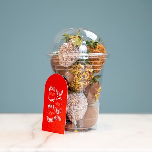 Cup (strawberries + toppings)