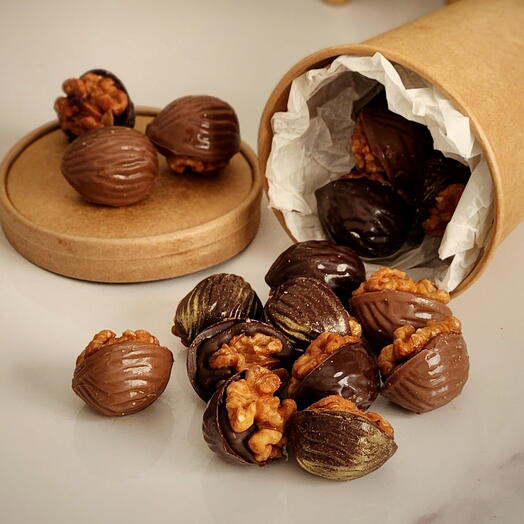 جوز مغطى بالشوكولاتة 12 قطعة