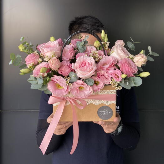 English Garden | Ohara Roses and Lisianthus | Flower Bag