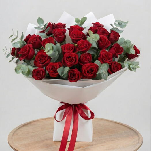 Ничего Случайного- Издание букета ко Дню святого Валентина: красная роза и эвкалипт