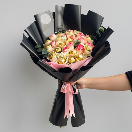 "Pink Roses Ferrero Rocher Bouquet | Elegant Dubai Luxury Gift"
