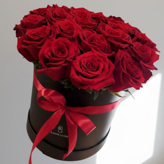 Blooms Culture 25 Red  Roses in Heart Box