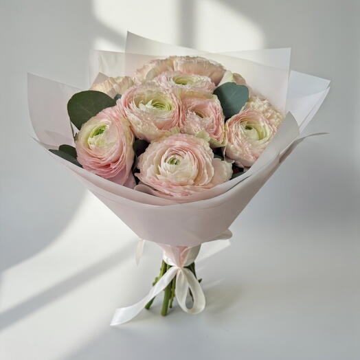 11 ранункулюсов с эвкалиптом Фирменный букет