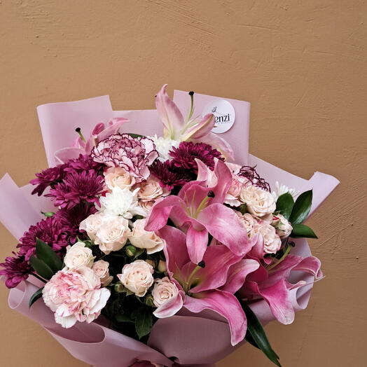 زهور مختلطة وردية وأرجوانية