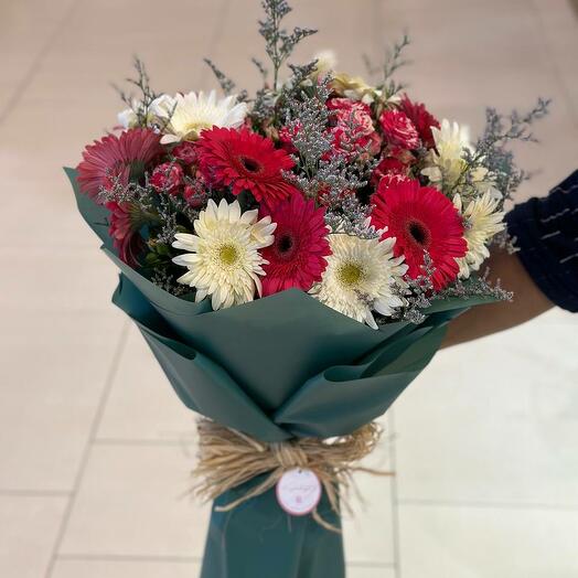 СМЕШАННЫЙ БУКЕТ РОЗОВЫХ И БЕЛЫХ ГЕРБЕР