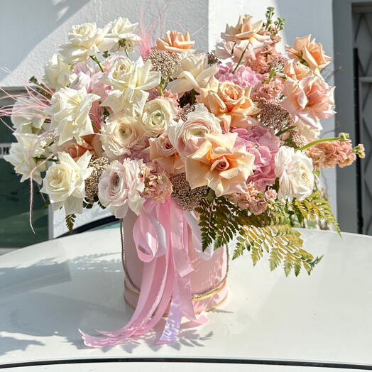 Special flowers in round box