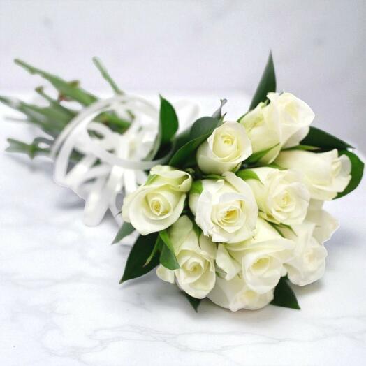 Bunch of white roses