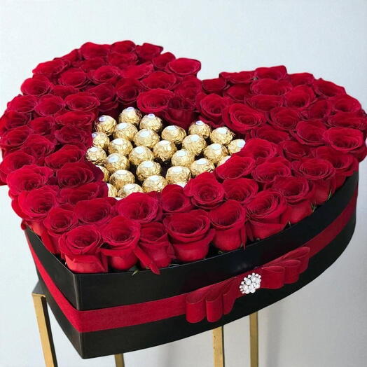 Шоколад Ferrero, красные розы в коробке