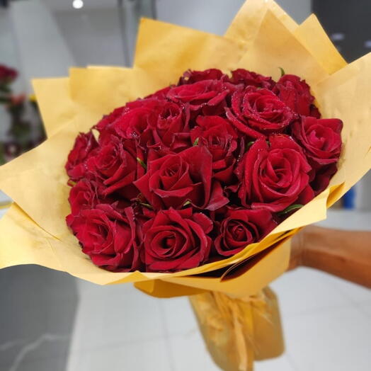 Роскошный букет из 20 премиальных красных роз