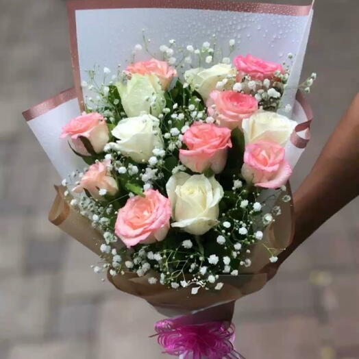 Премиум букет из 10 роз — микс розовых и белых