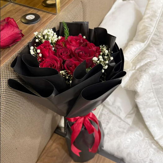 Luxurious 10 Red Rose Bouquet