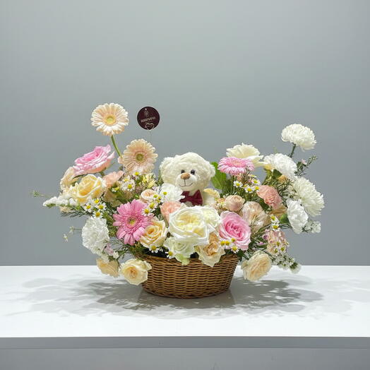 Цветы в корзине