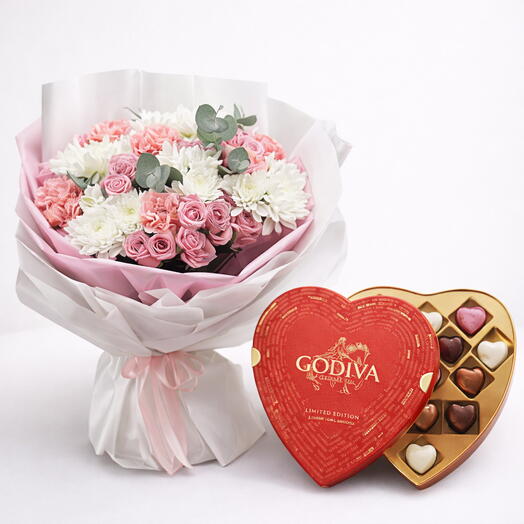 Ramo de rosas pastel de lujo con corazón Godiva