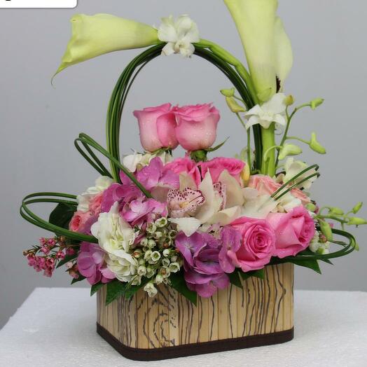 WOOD BOX PINK   WHITE FLOWER