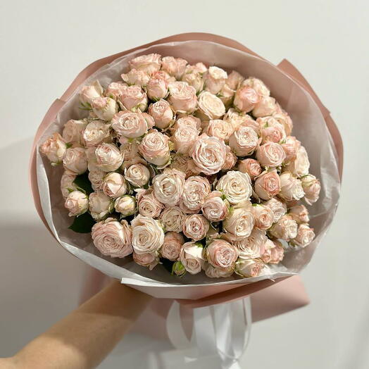 BOMBUSTIK РОЗЫ В БУКЕТЕ