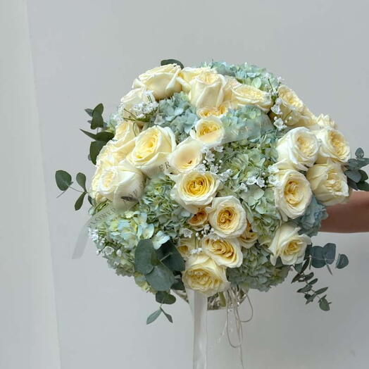 Лазурная Гармония: Большой букет гортензий и роз