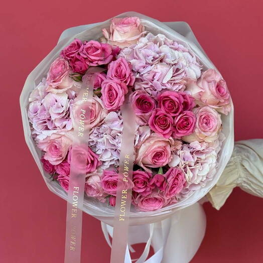 Пионный сорбет: букет из гортензий и садовых роз