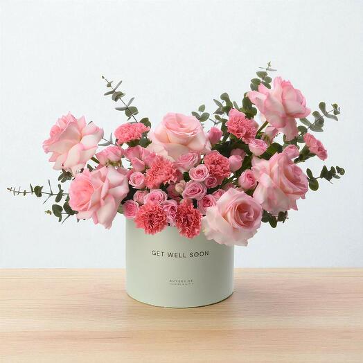 Коробка «Выздоравливай скорее» с розовыми лепестками