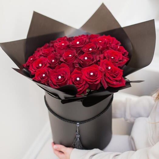 25 сияющих красных роз в роскошной подарочной коробке для | жены | дня рождения| годовщины