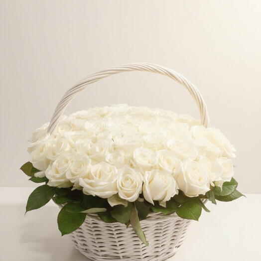 Panier classique de roses blanches