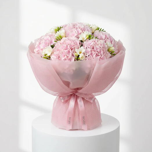 Nuage de pétales roses : L'hortensia blanc freesia luxe
