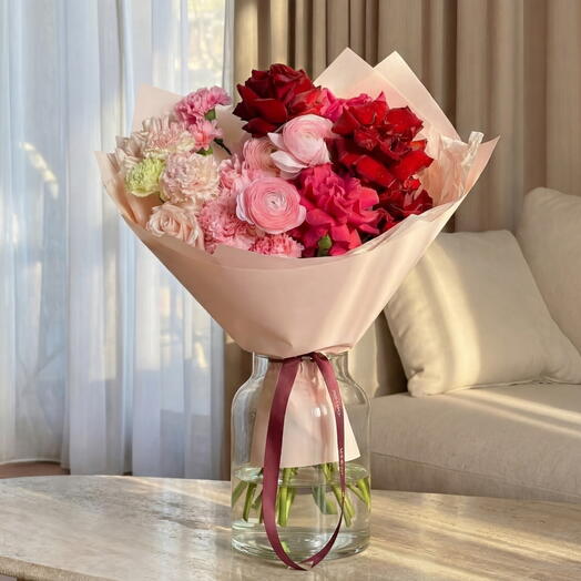 «Madrid» bouquet (size S) — rose, ranunculus, carnation, eustoma