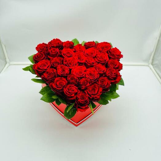 Boîte en forme de cœur rouge