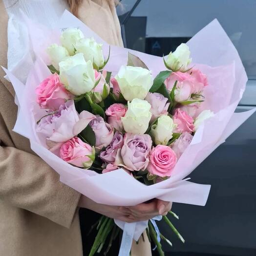 Bouquet of mixed roses