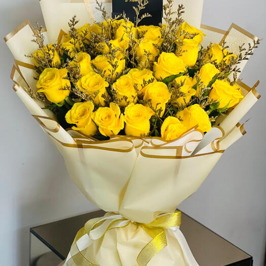 Golden Valor Yellow Rose Bouquet