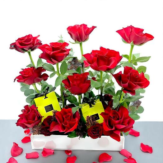 Романтическая красная роза с шоколадом