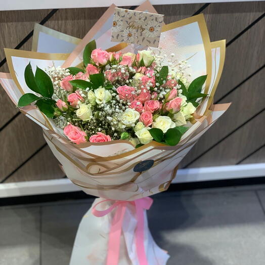 Букет из спрей-роз — специальное предложение к дню рождения