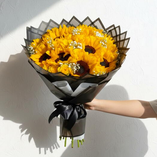 Bouquet Étreinte Dorée | 15 Tournesols   15 Roses Jaunes pour le Bonheur   Amitié