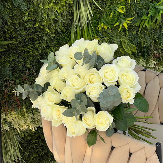 31 White Roses Bunch