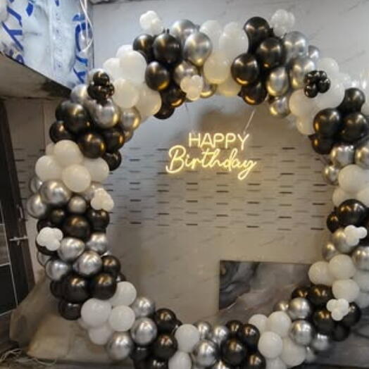 Круглая арка из воздушных шаров