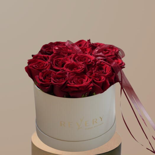 Маленькая коробка с розами