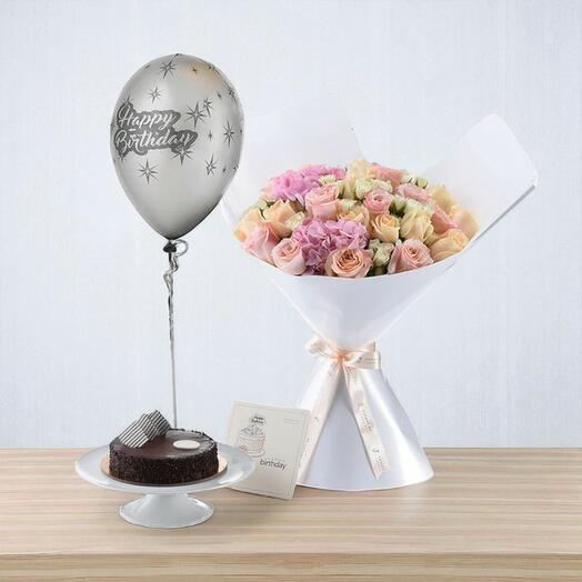 Очарование персикового цветения Букет на День Рождения   Комбо с тортом – Премиальные розы, гортензии   Праздничный набор
