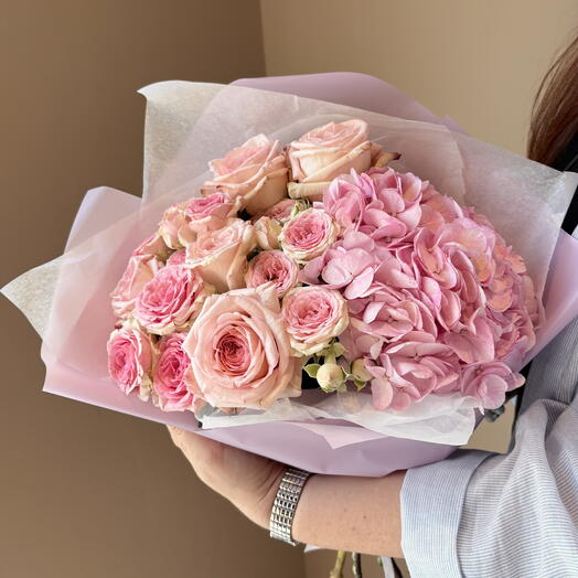 Pink Cloud bouquet with premium hydrangea