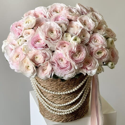 Basket of pink ranunculus (41 pcs, size M)