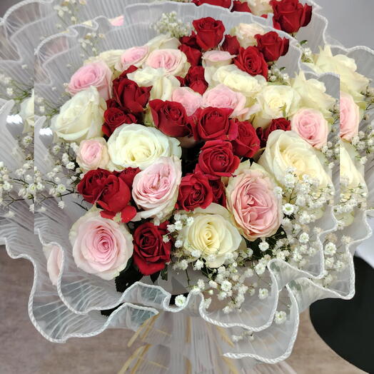 Красные, белые   нежно-розовые розы