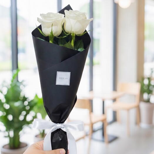 Ramo pequeño de 2 rosas blancas | Felicitaciones, ramo de graduación para bodas