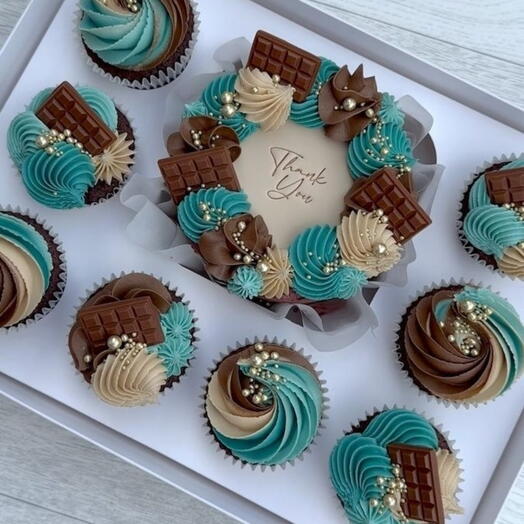 Мини-торт с 8 капкейками