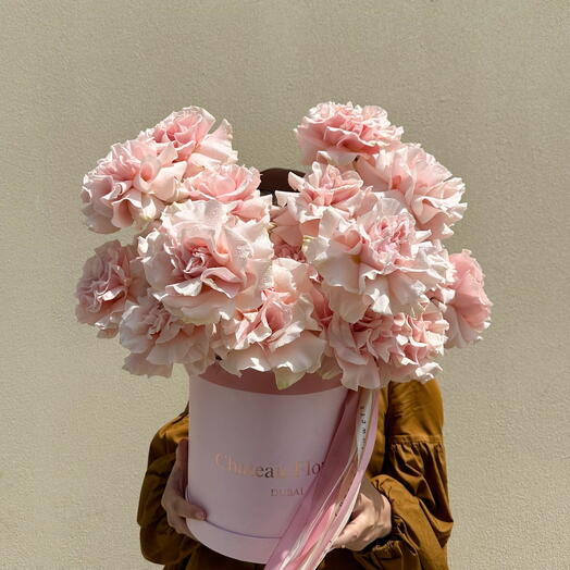 Коробка с розовыми французскими розами размера S