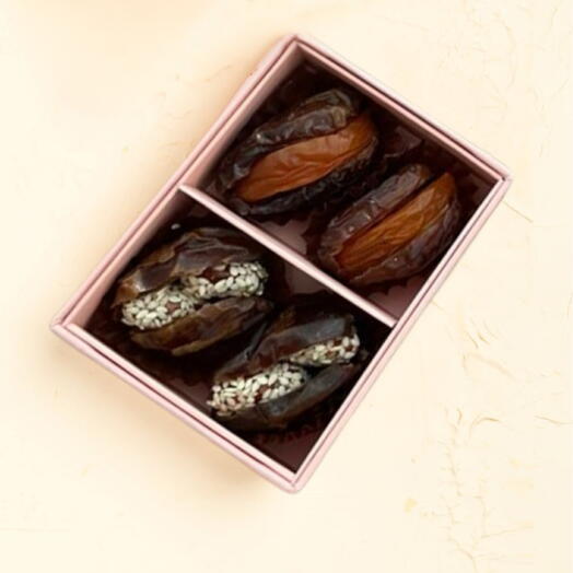 Classic Collection Stuffed Dates Small Box 4pcs