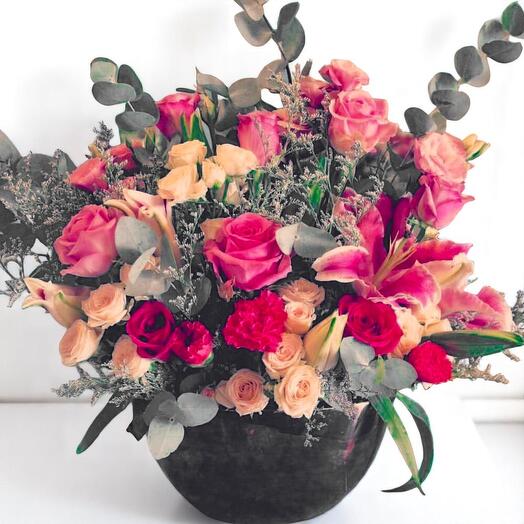 Glass 03 – Luxurious Mixed Rose   Lily Arrangement in Medium Glass Vase (50cm Centerpiece)