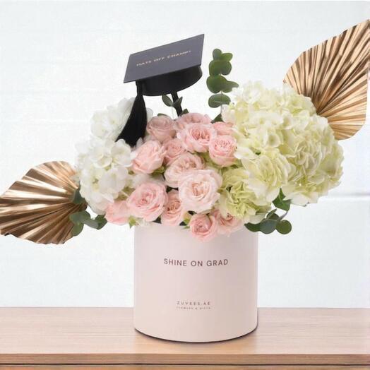 Сияй изящно – Коробка с цветами для выпускного