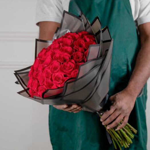 51 roses rouges en noir