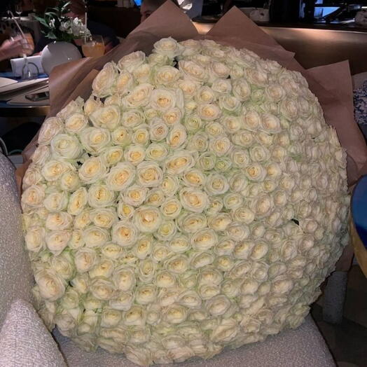 Букет из 600 белых роз