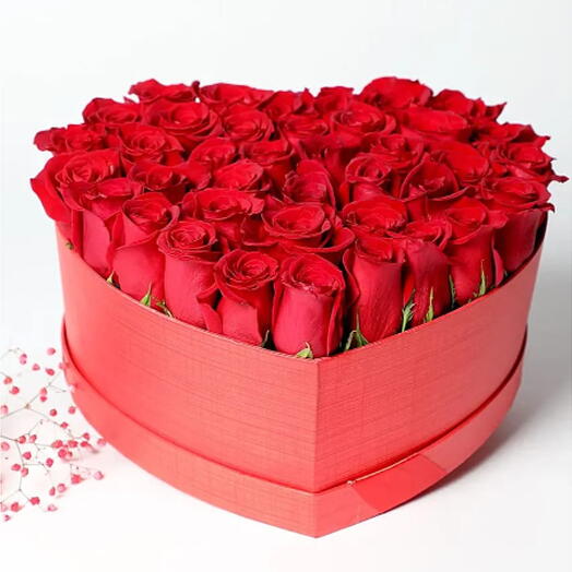 35 ROSAS ROJAS EN CAJA ROJA