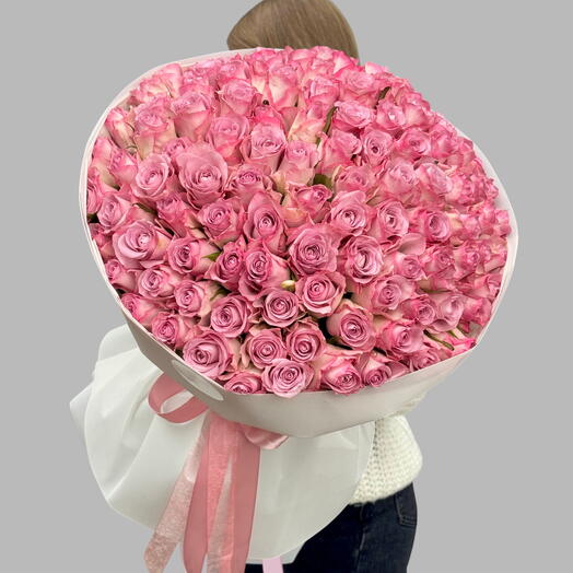 Букет из 101 нежно-розовых роз ко Дню святого Валентина