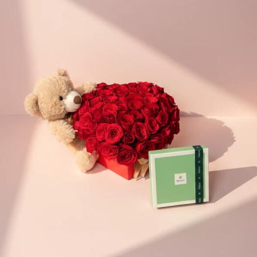 Коробка-сердце с 51 красной розой и плюшевым мишкой, шоколад Patchi – роскошный подарок ко Дню святого Валентина
